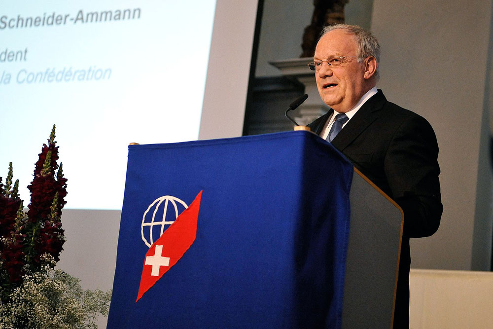 Schweizer Revue um die Versicherungen der Auslandschweizer